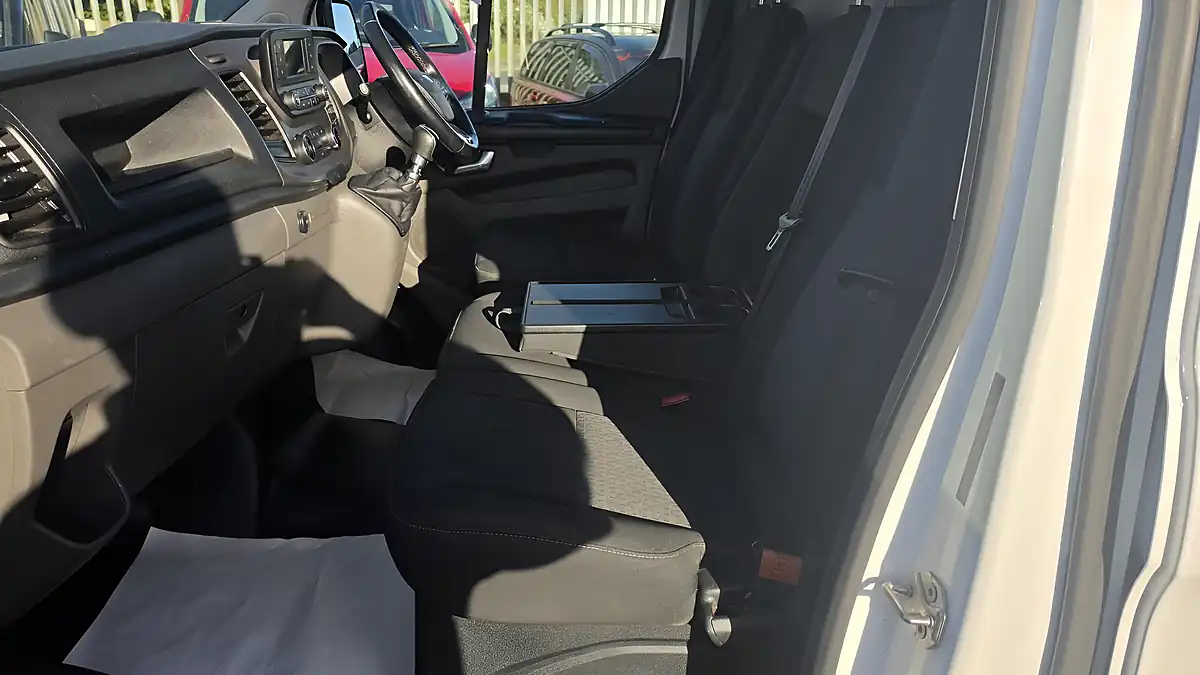 Used 2019 Ford Transit Custom Trend White - Interior and Exterior details 16