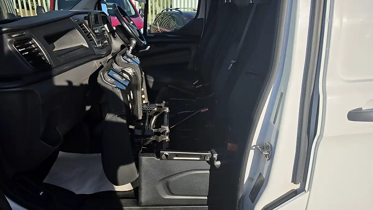 Used 2019 Ford Transit Custom Trend White - Interior and Exterior details 17