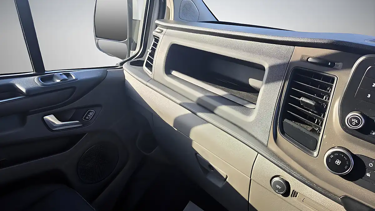 Used 2019 Ford Transit Custom Trend White - Interior and Exterior details 18