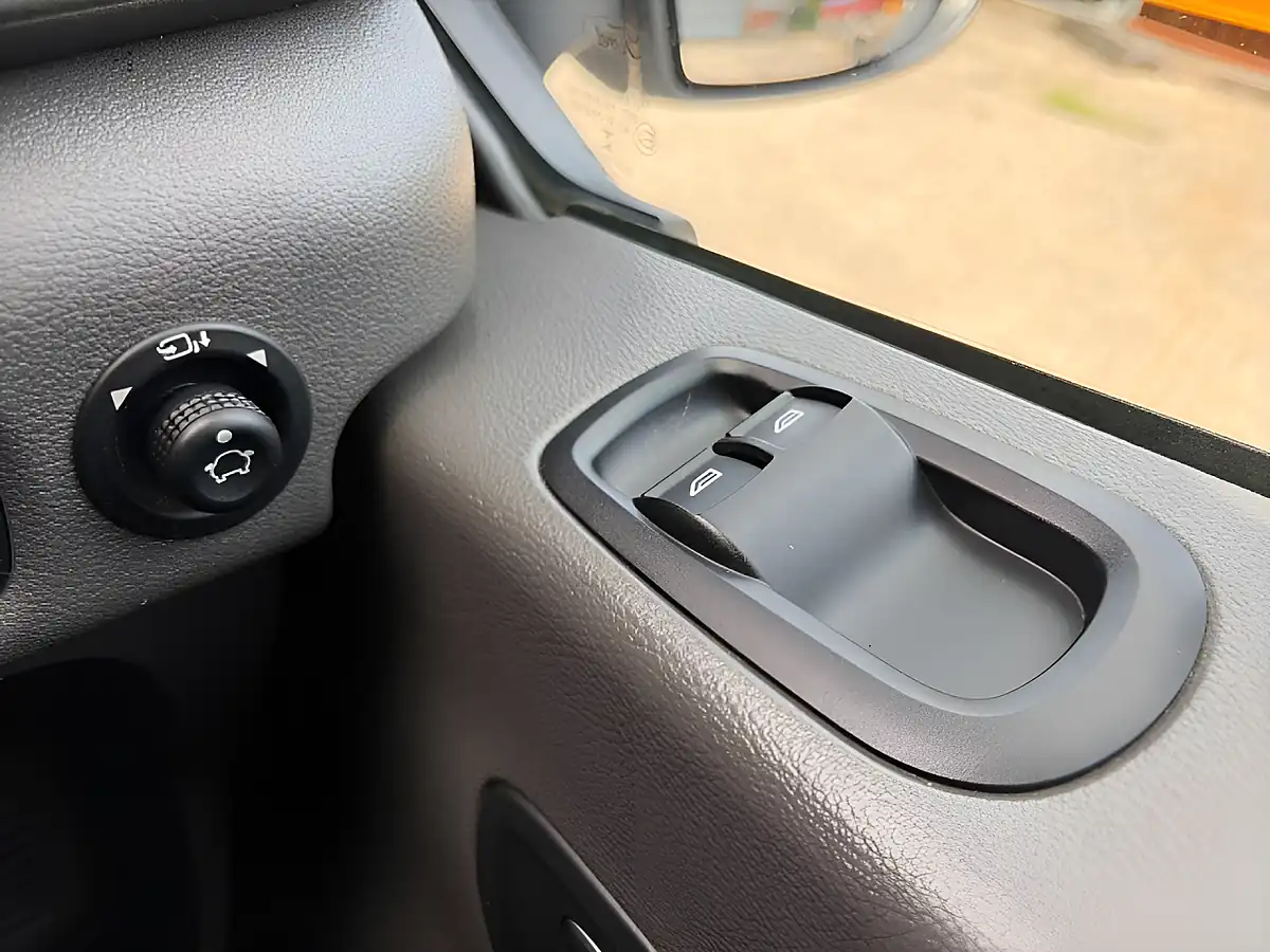 Used 2019 Ford Transit Leader Frozen White - Interior and Exterior details 12