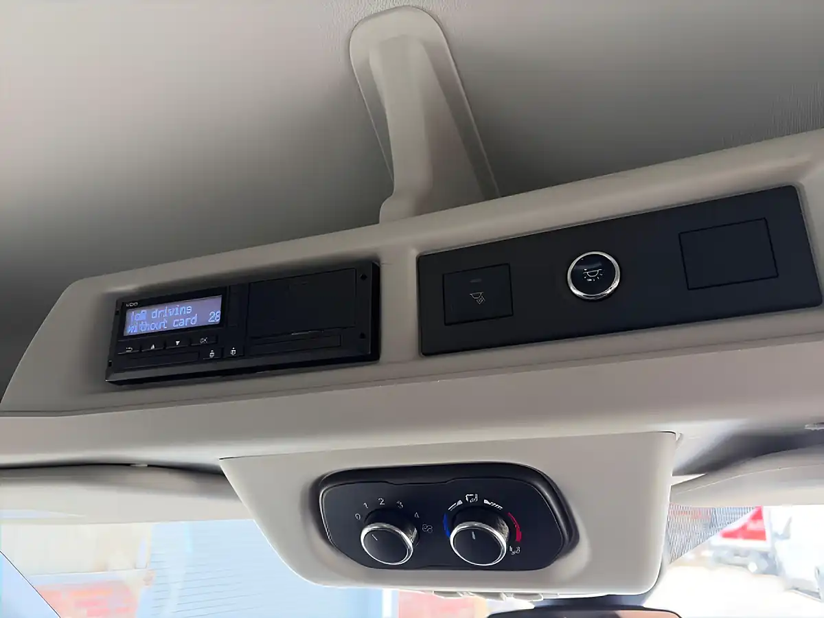 Used 2019 Ford Transit Leader Frozen White - Interior and Exterior details 19