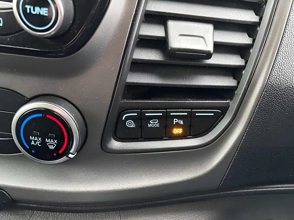 Used 2019 Ford Transit Leader Silver - Interior and Exterior details 17