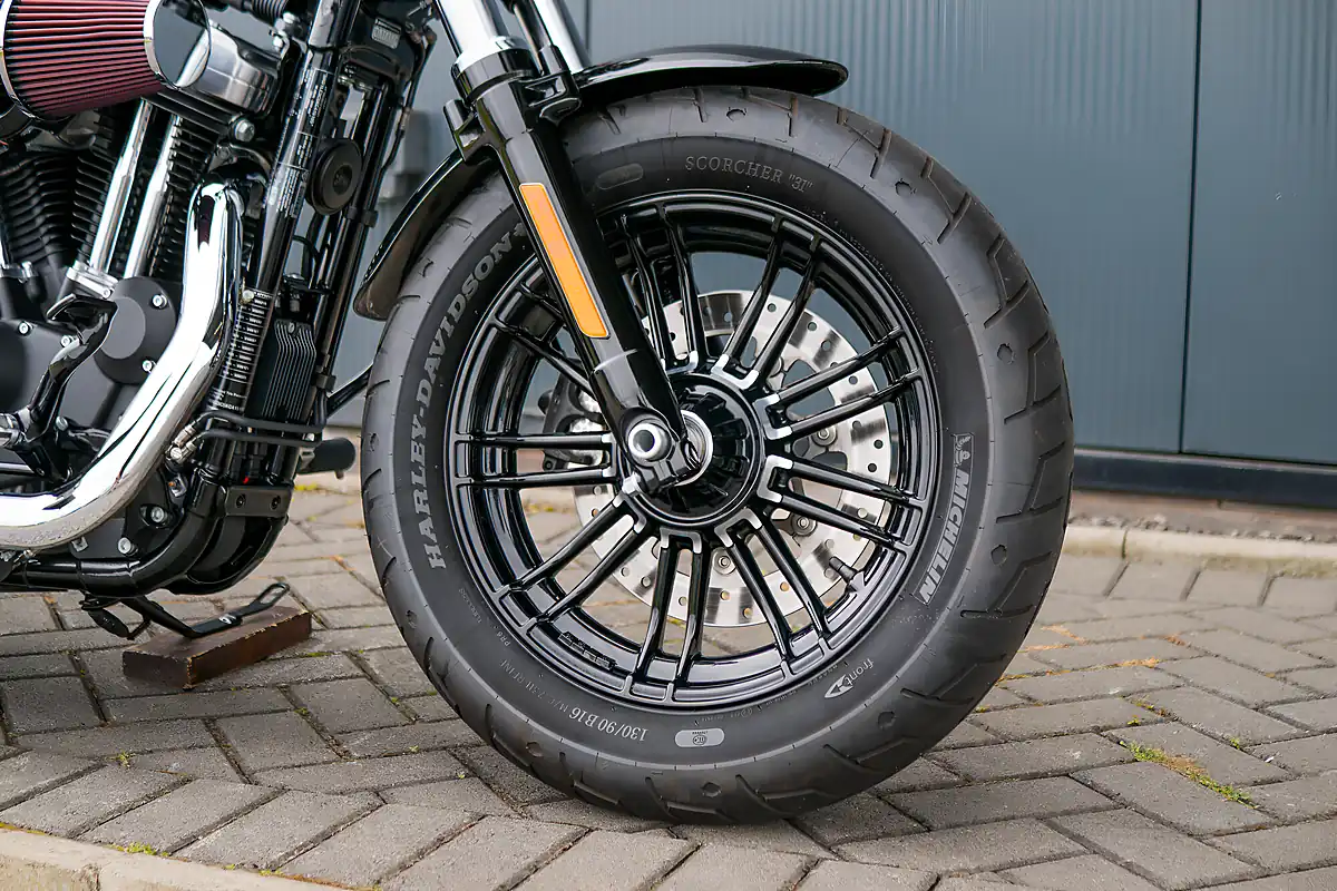 Used 2019 Harley-Davidson Forty-Eight Sportster Industrial Grey - Interior and Exterior details 8