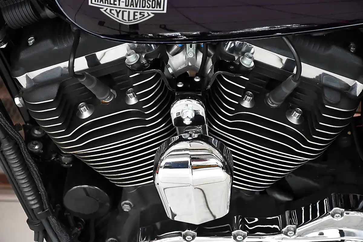 Used 2019 Harley-Davidson Sportster XL1200C Custom Purple - Interior and Exterior details 11