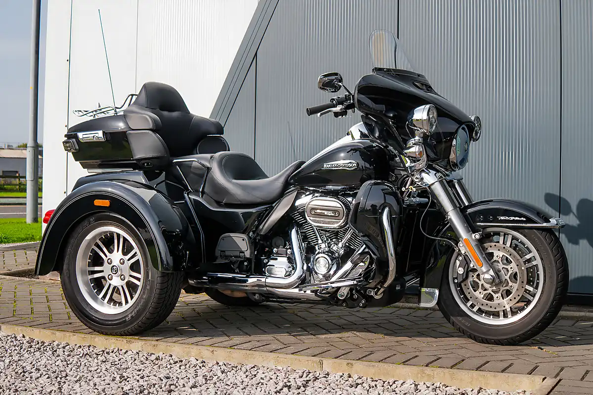 Used 2019 Harley-Davidson Tri Glide Ultra Vivid Black - Front View