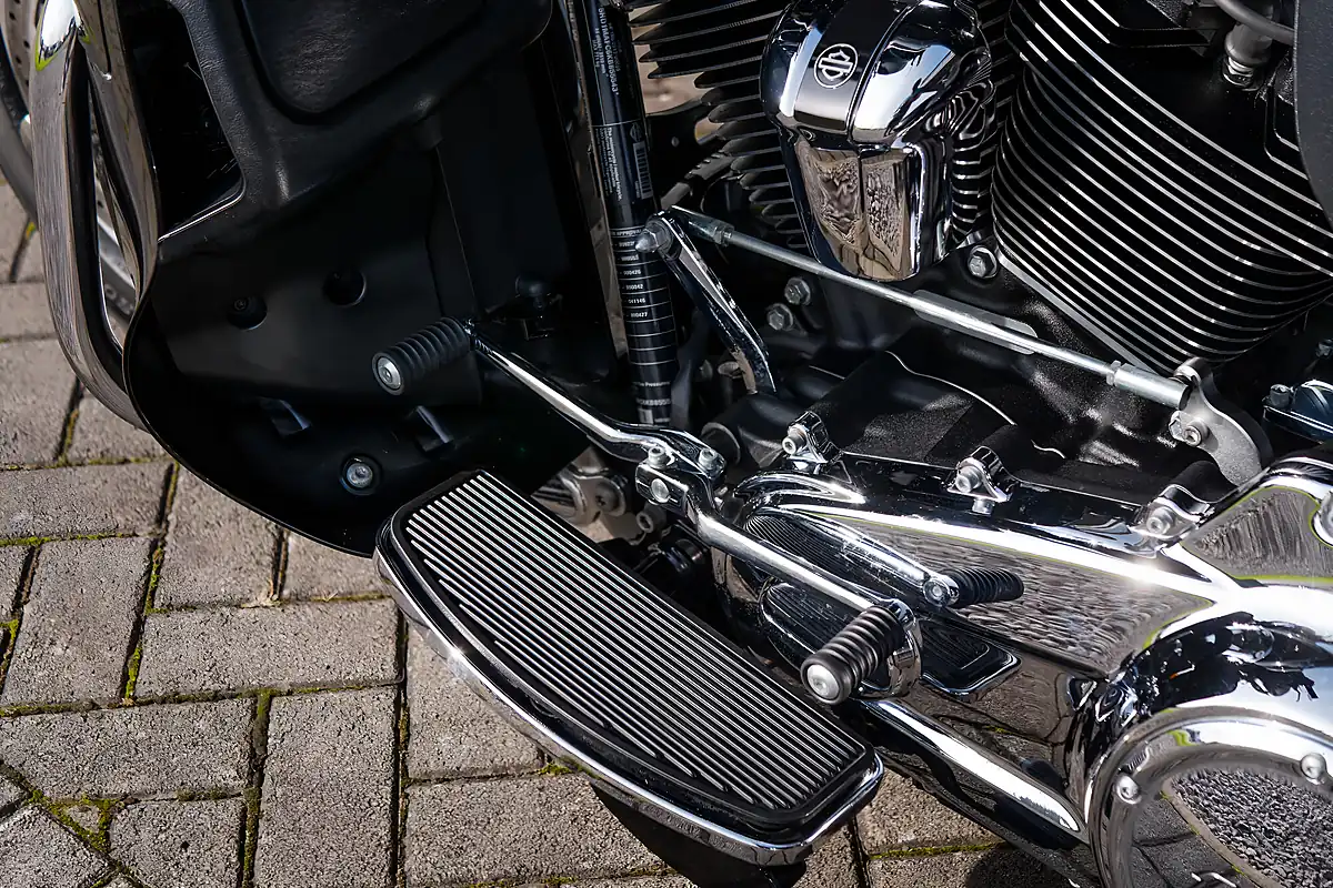 Used 2019 Harley-Davidson Tri Glide Ultra Vivid Black - Interior and Exterior details 16