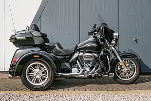 Used 2019 Harley-Davidson Tri Glide Ultra Vivid Black - Interior and Exterior details 3