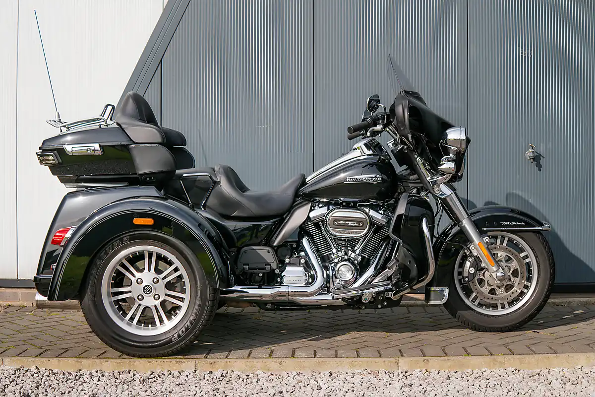 Used 2019 Harley-Davidson Tri Glide Ultra Vivid Black - Interior and Exterior details 3