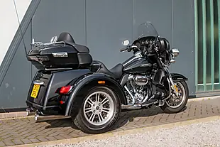 Used 2019 Harley-Davidson Tri Glide Ultra Vivid Black - Interior and Exterior details 5