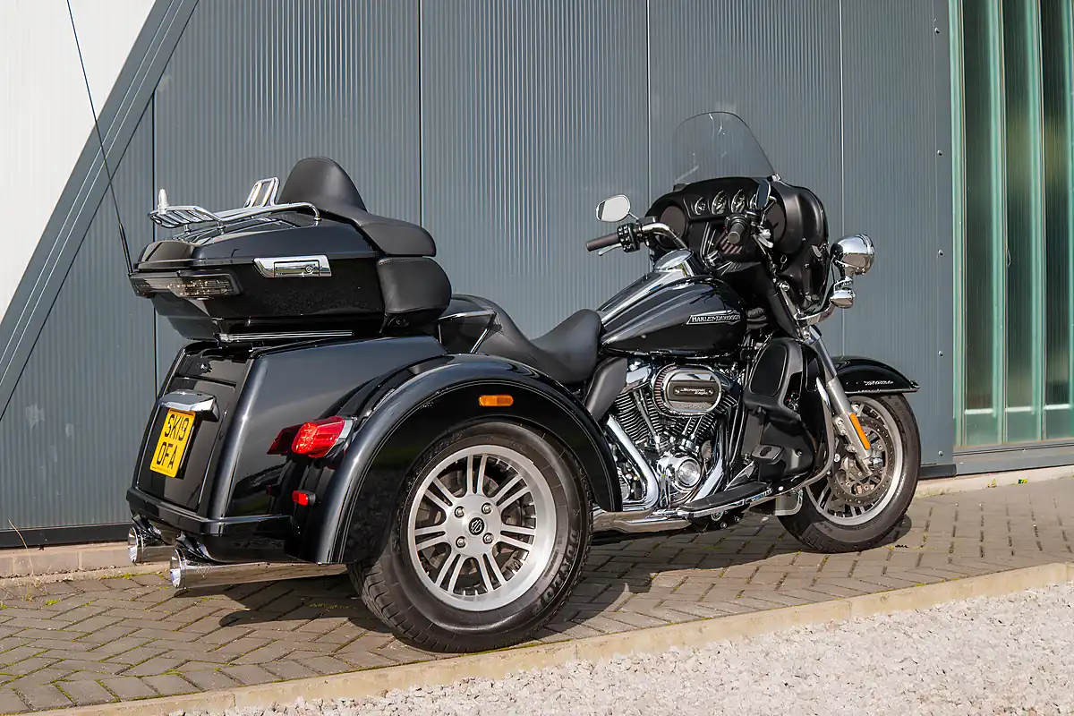 Used 2019 Harley-Davidson Tri Glide Ultra Vivid Black - Interior and Exterior details 5