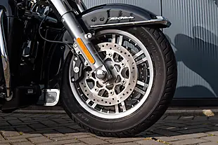 Used 2019 Harley-Davidson Tri Glide Ultra Vivid Black - Interior and Exterior details 7