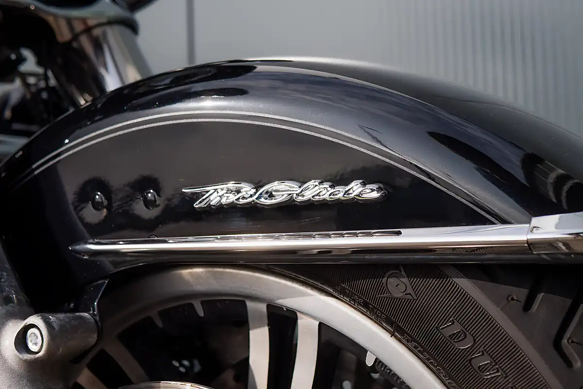 Used 2019 Harley-Davidson Tri Glide Ultra Vivid Black - Interior and Exterior details 9