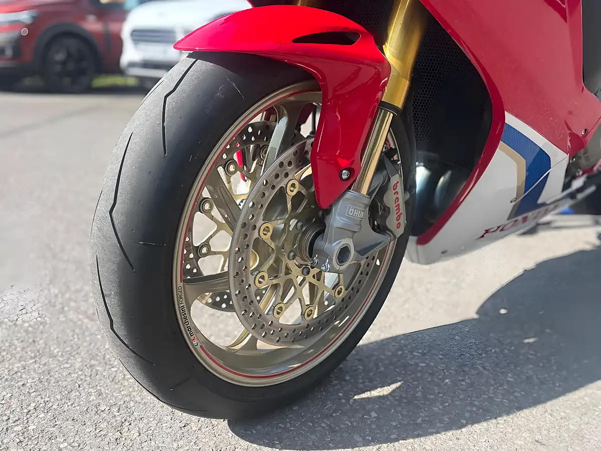 Used 2019 Honda CBR1000RR Fireblade SP2 Red - Interior and Exterior details 11
