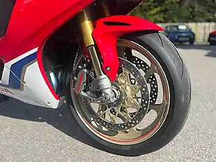 Used 2019 Honda CBR1000RR Fireblade SP2 Red - Interior and Exterior details 12