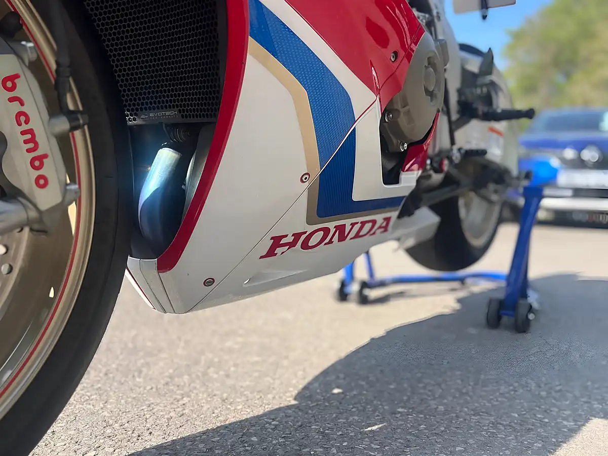 Used 2019 Honda CBR1000RR Fireblade SP2 Red - Interior and Exterior details 16