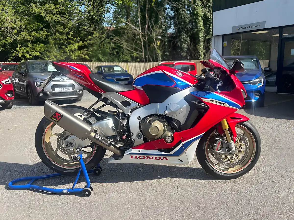 Used 2019 Honda CBR1000RR Fireblade SP2 Red - Interior and Exterior details 2