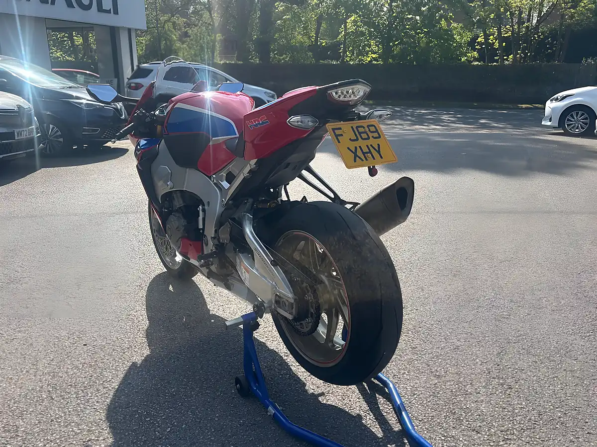 Used 2019 Honda CBR1000RR Fireblade SP2 Red - Interior and Exterior details 4