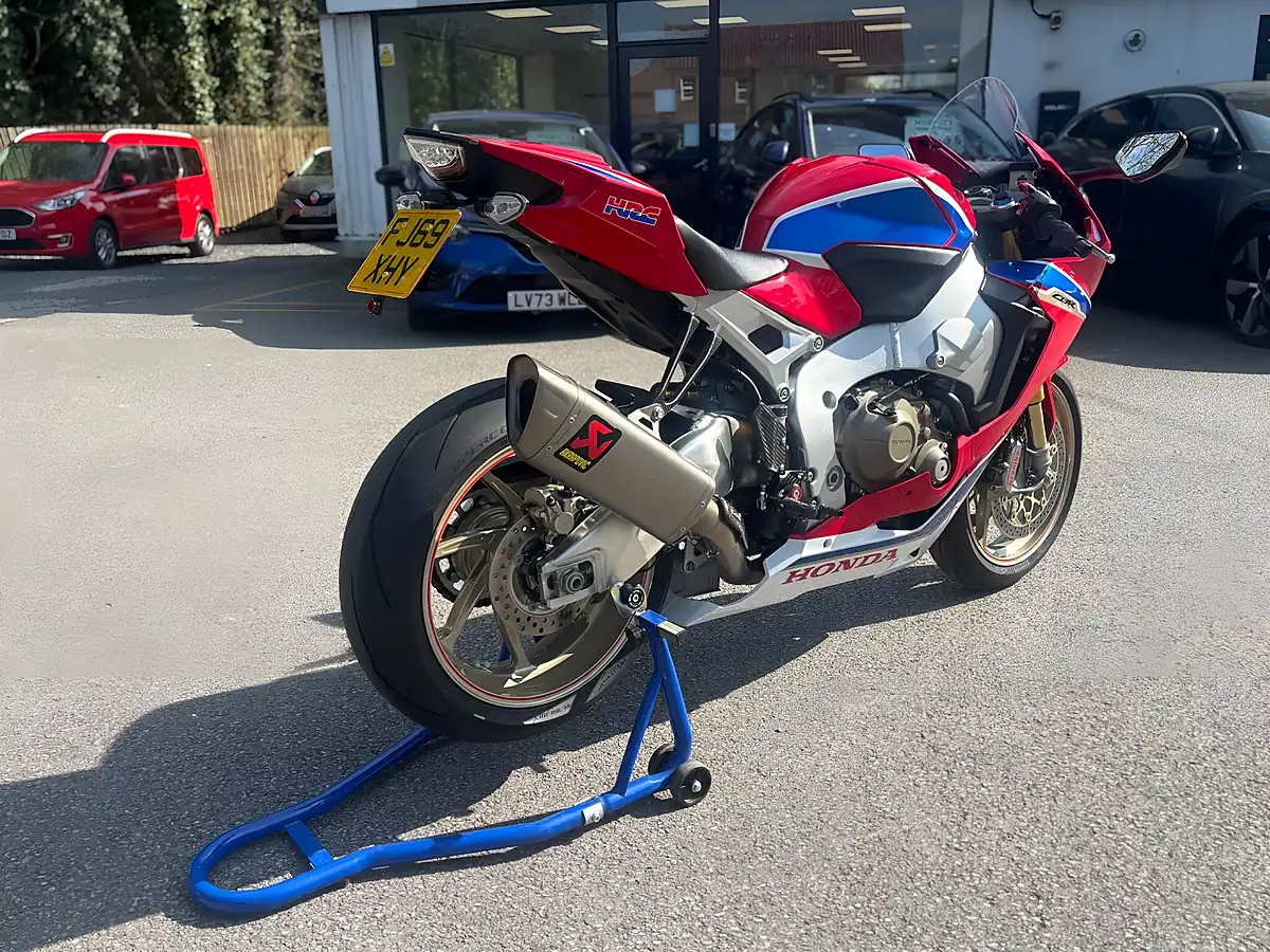 Used 2019 Honda CBR1000RR Fireblade SP2 Red - Interior and Exterior details 5