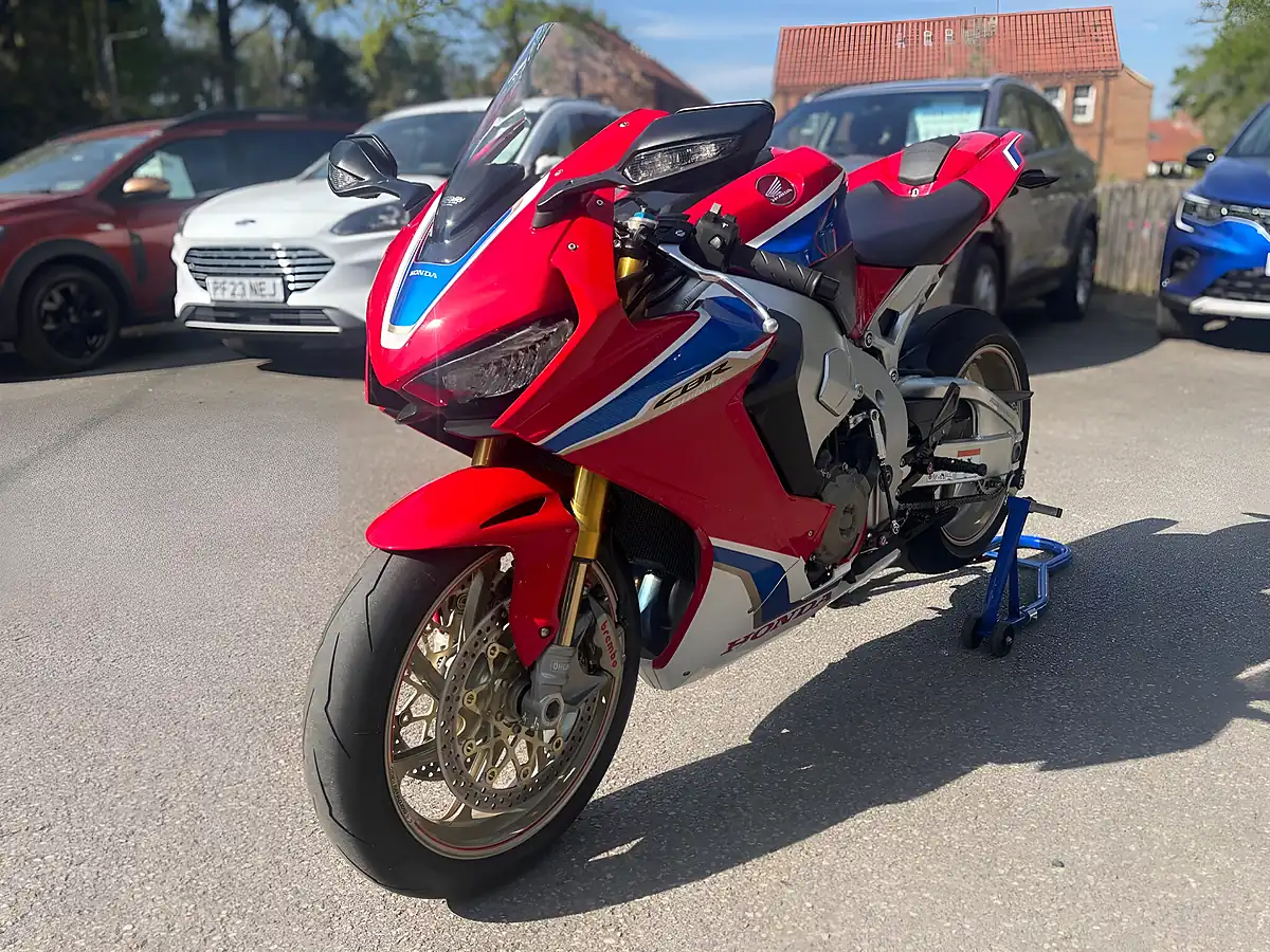 Used 2019 Honda CBR1000RR Fireblade SP2 Red - Interior and Exterior details 6