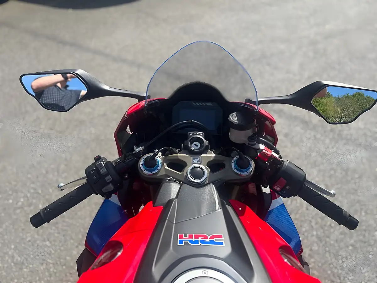 Used 2019 Honda CBR1000RR Fireblade SP2 Red - Interior and Exterior details 7