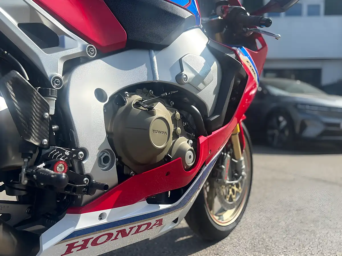 Used 2019 Honda CBR1000RR Fireblade SP2 Red - Interior and Exterior details 8