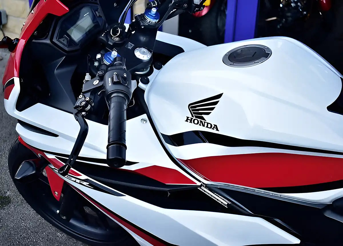 Used 2019 Honda CBR500R Pearl Metalloid White - Interior and Exterior details 12