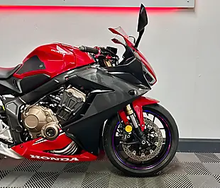 Used 2019 Honda CBR650R Super Sports Red - Interior and Exterior details 11
