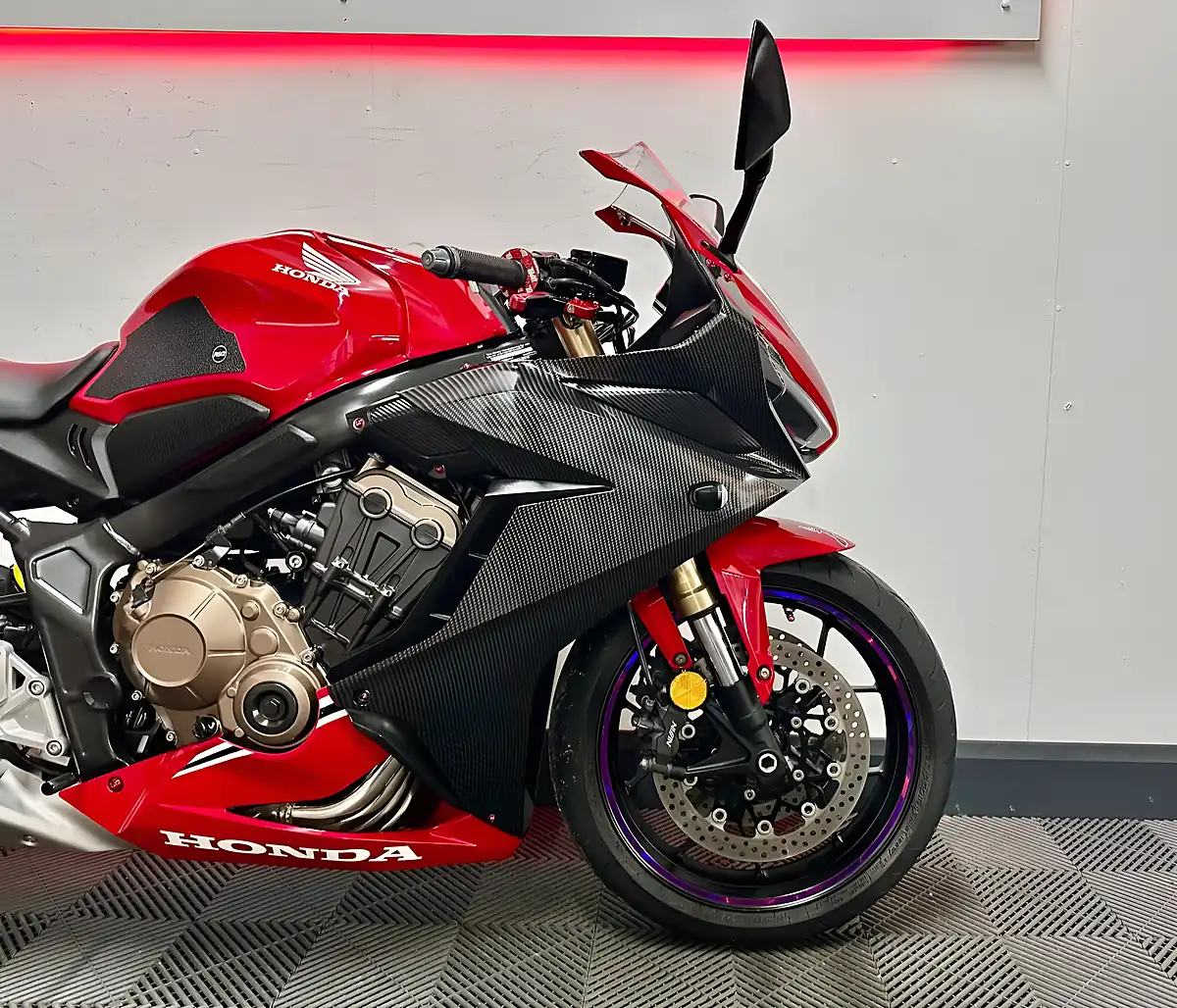 Used 2019 Honda CBR650R Super Sports Red - Interior and Exterior details 11