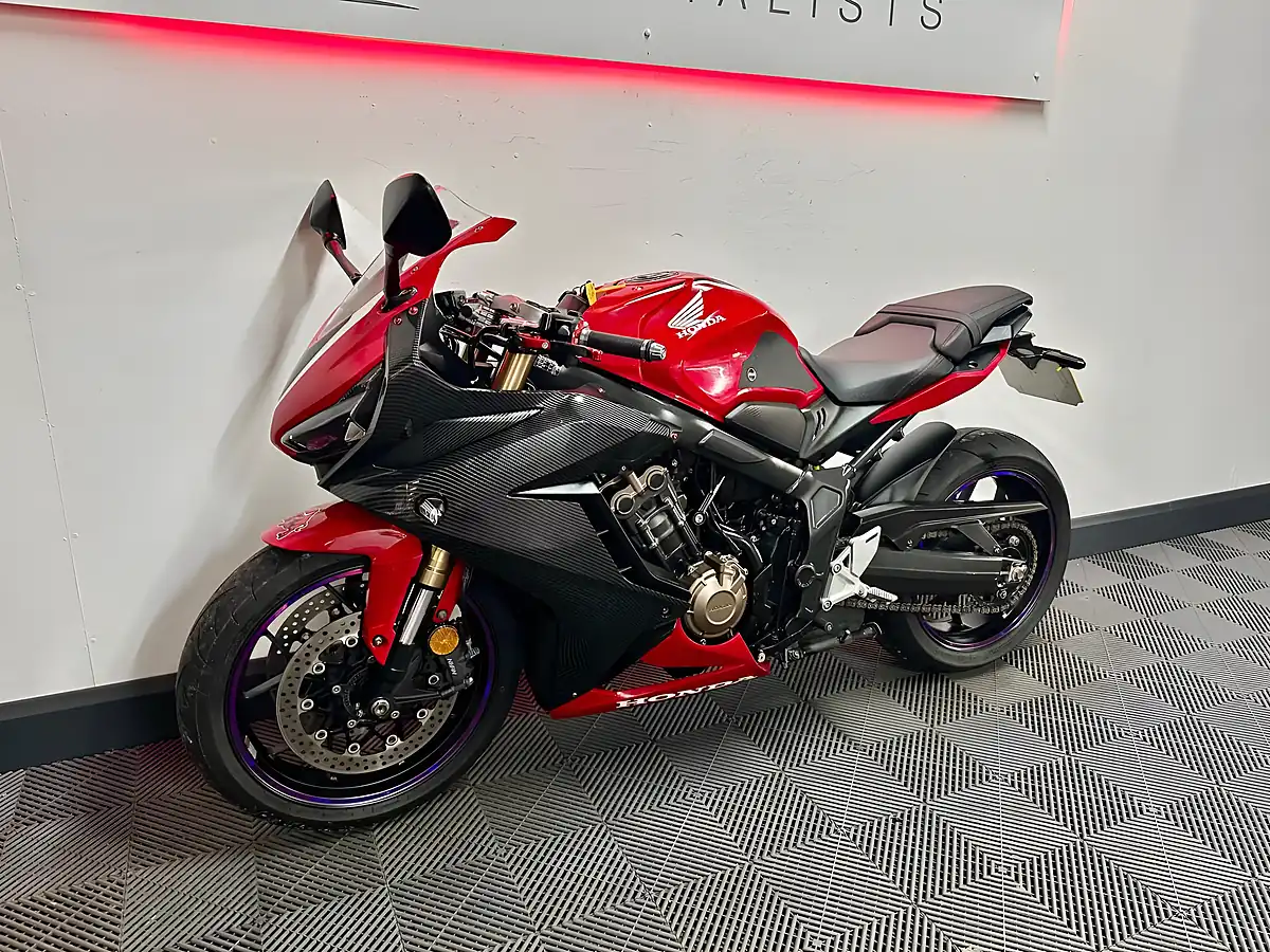 Used 2019 Honda CBR650R Super Sports Red - Interior and Exterior details 13
