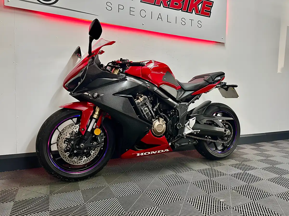 Used 2019 Honda CBR650R Super Sports Red - Interior and Exterior details 14