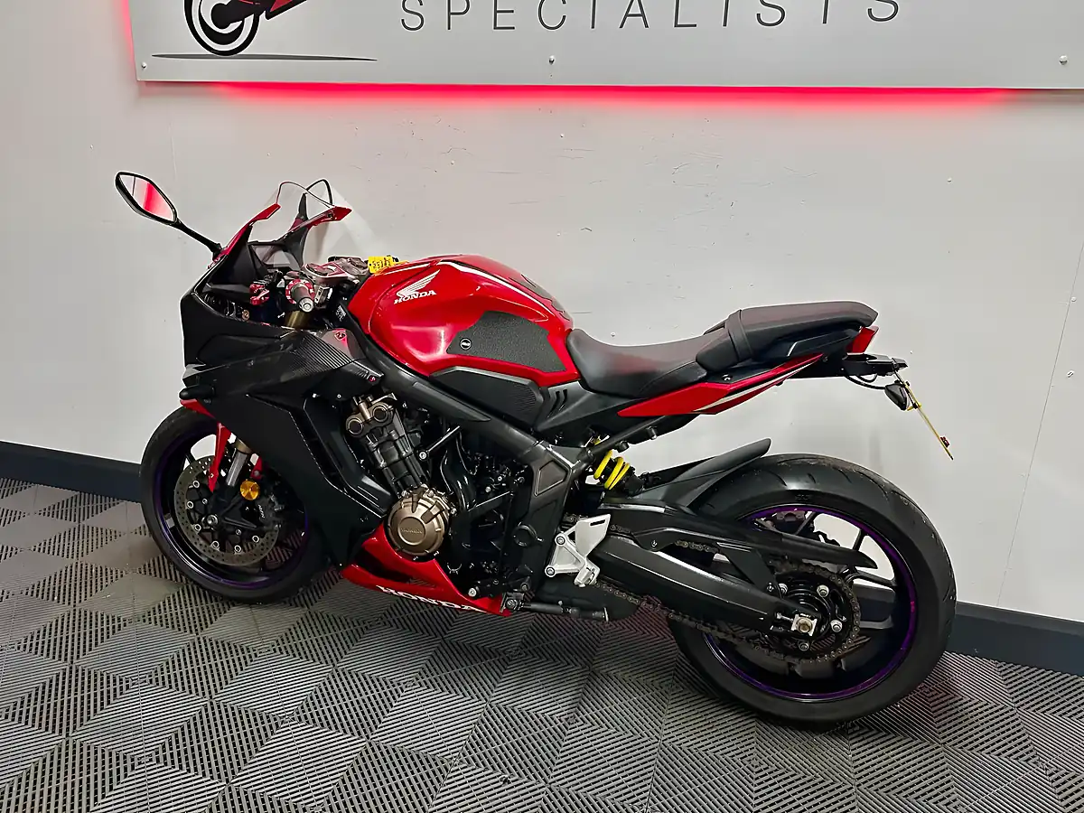 Used 2019 Honda CBR650R Super Sports Red - Interior and Exterior details 15