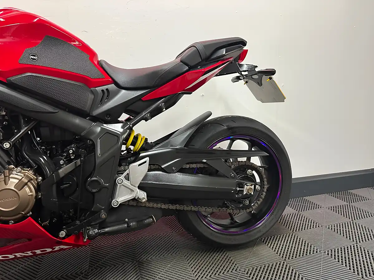 Used 2019 Honda CBR650R Super Sports Red - Interior and Exterior details 17