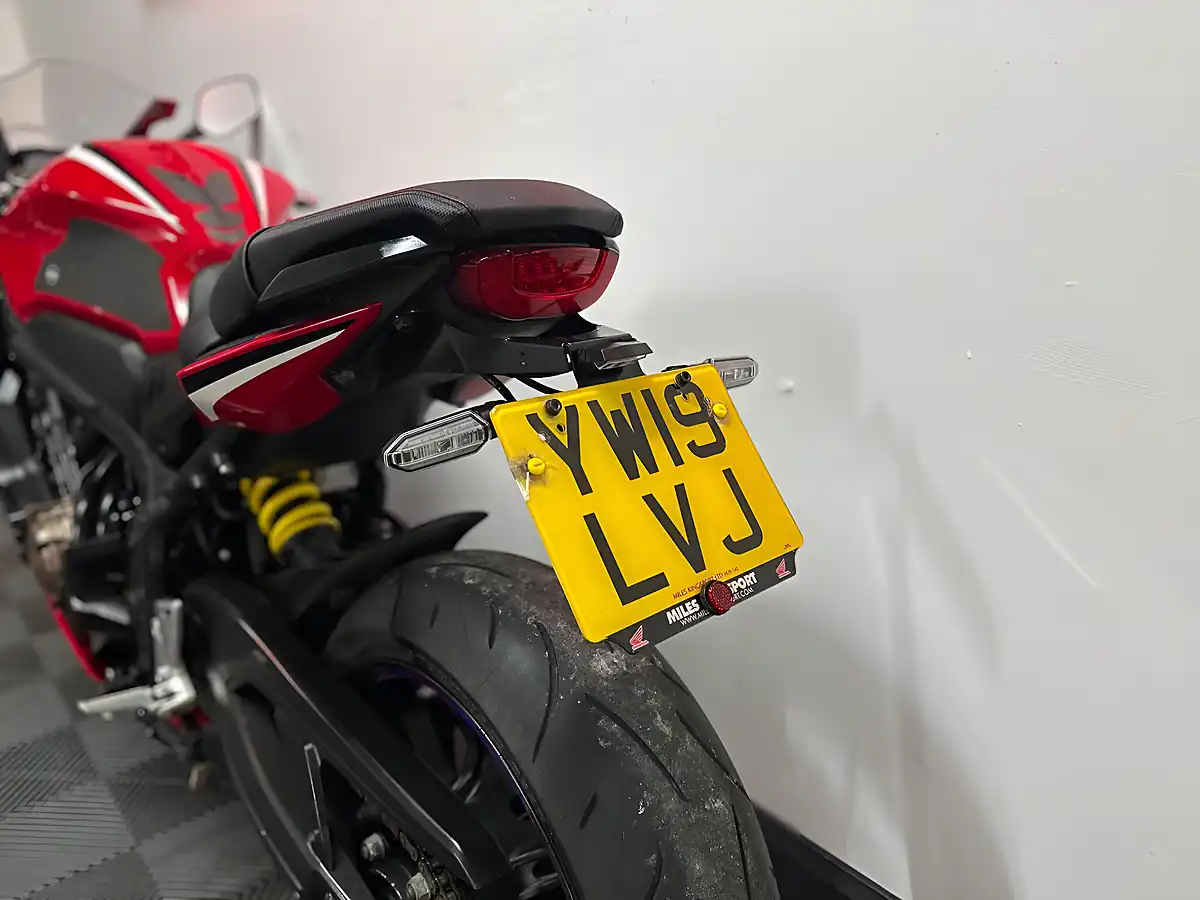 Used 2019 Honda CBR650R Super Sports Red - Interior and Exterior details 18