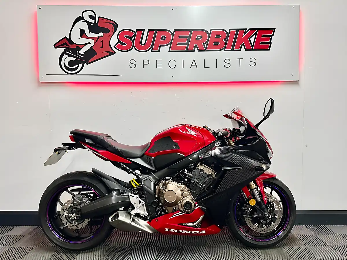 Used 2019 Honda CBR650R Super Sports Red - Interior and Exterior details 2