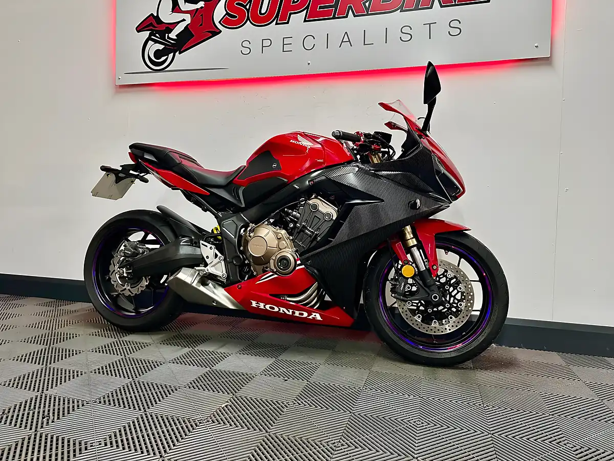 Used 2019 Honda CBR650R Super Sports Red - Interior and Exterior details 8