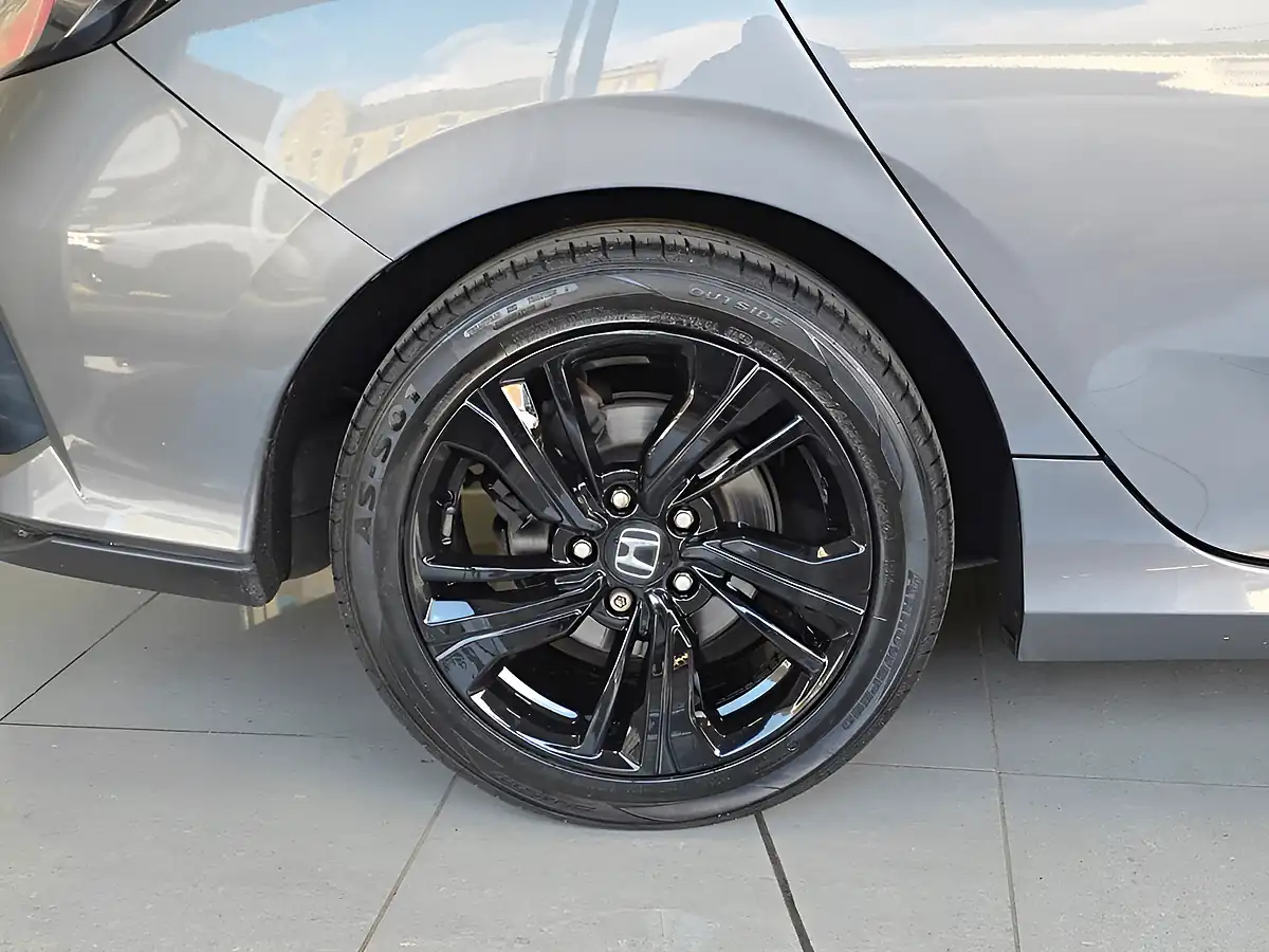 Used 2019 Honda Civic Ex Silver - Interior and Exterior details 17