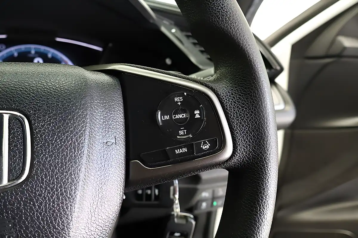 Used 2019 Honda Civic Se Hatchback White - Interior and Exterior details 10