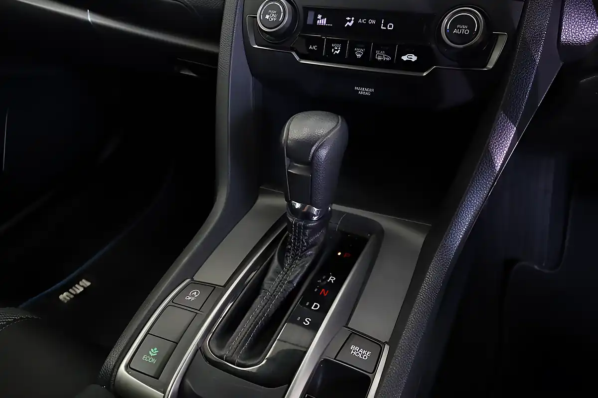 Used 2019 Honda Civic Se Hatchback White - Interior and Exterior details 8
