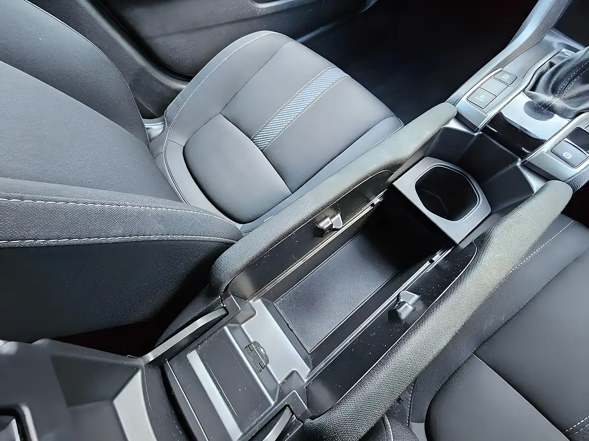 Used 2019 Honda Civic Sr White - Interior and Exterior details 10