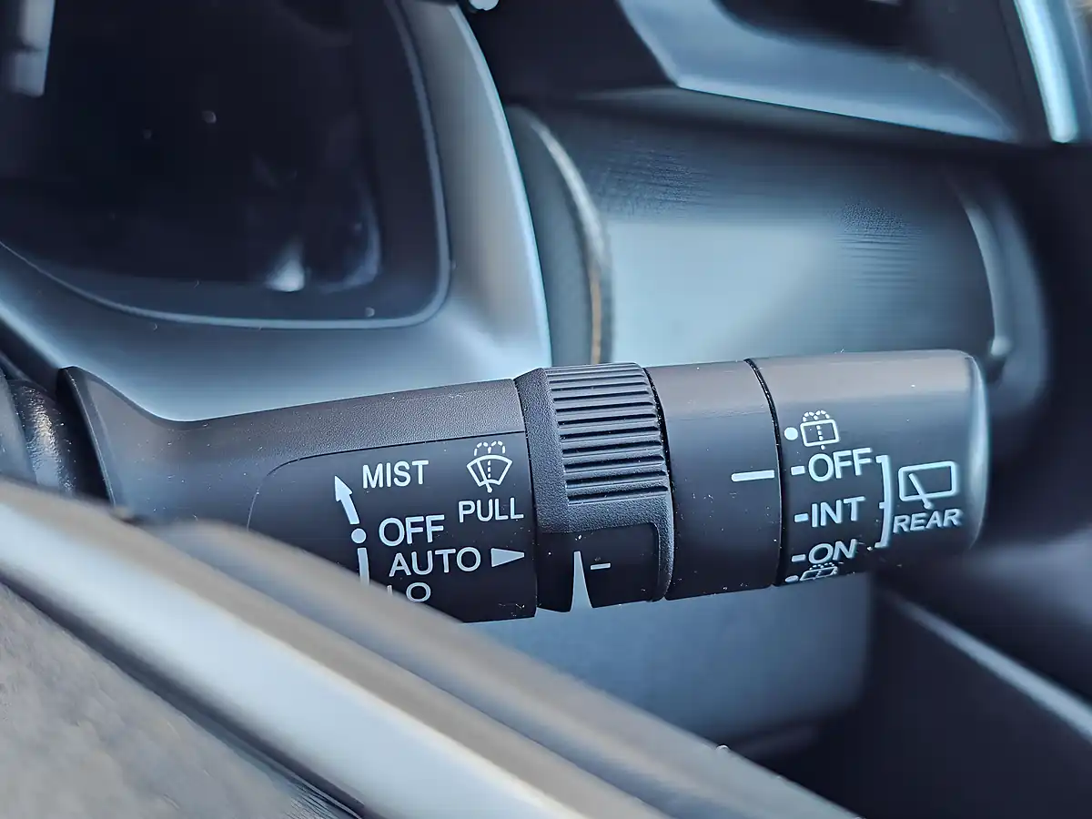 Used 2019 Honda Civic Sr White - Interior and Exterior details 13
