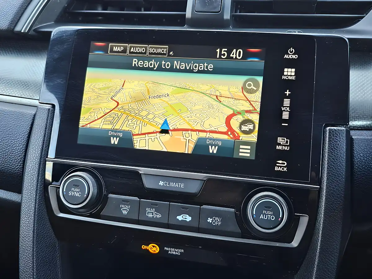 Used 2019 Honda Civic Sr White - Interior and Exterior details 15