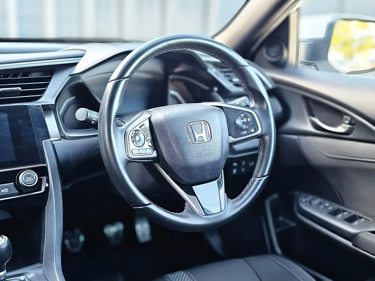 Used 2019 Honda Civic Sr White - Interior and Exterior details 18