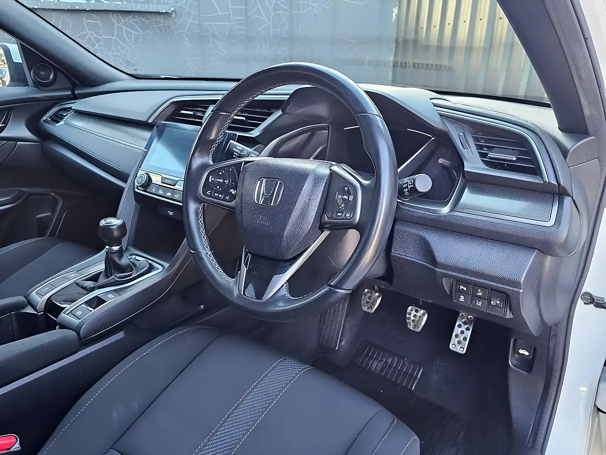 Used 2019 Honda Civic Sr White - Interior and Exterior details 7