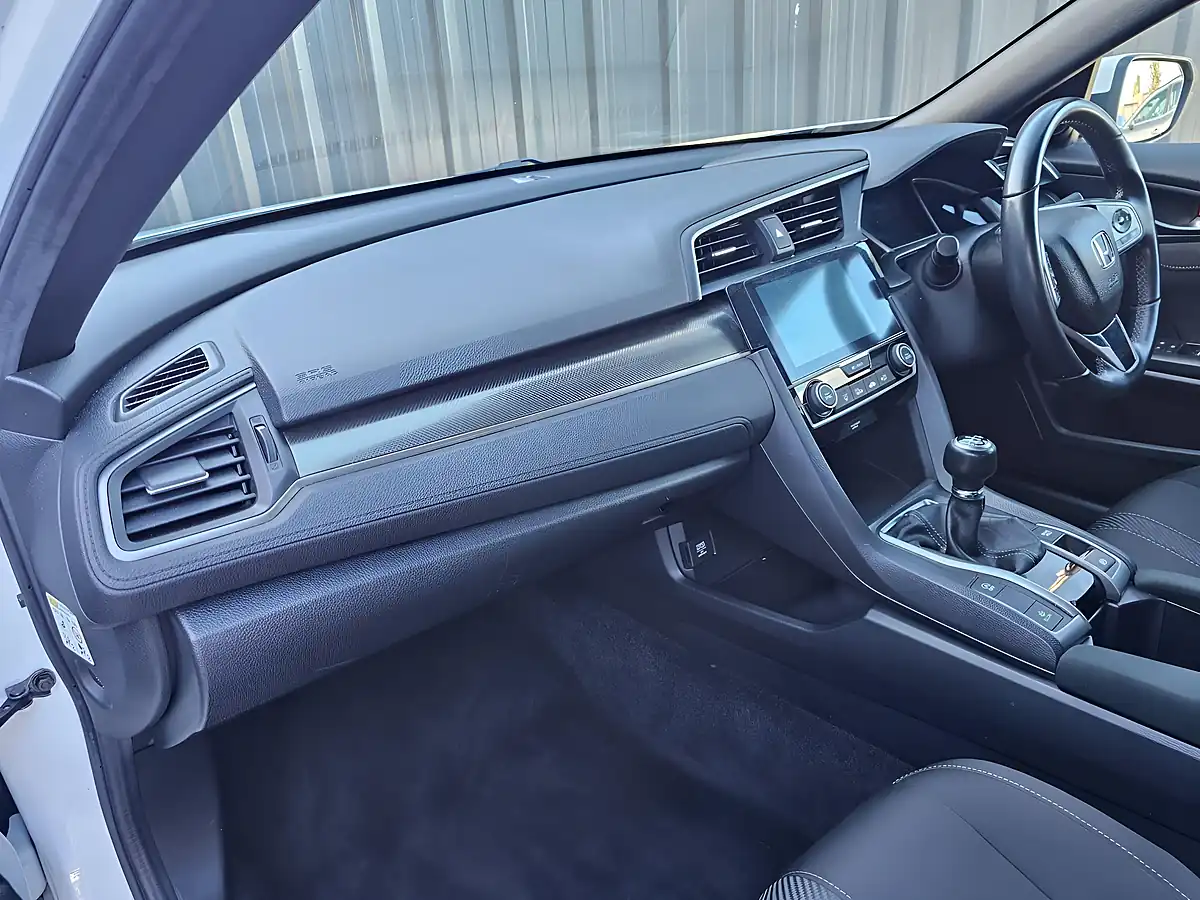 Used 2019 Honda Civic Sr White - Interior and Exterior details 8