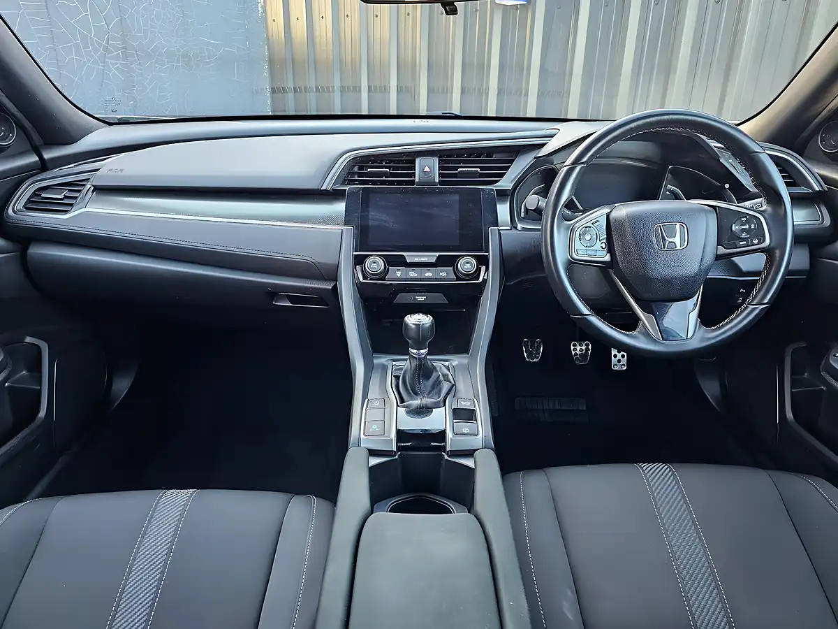 Used 2019 Honda Civic Sr White - Interior and Exterior details 9