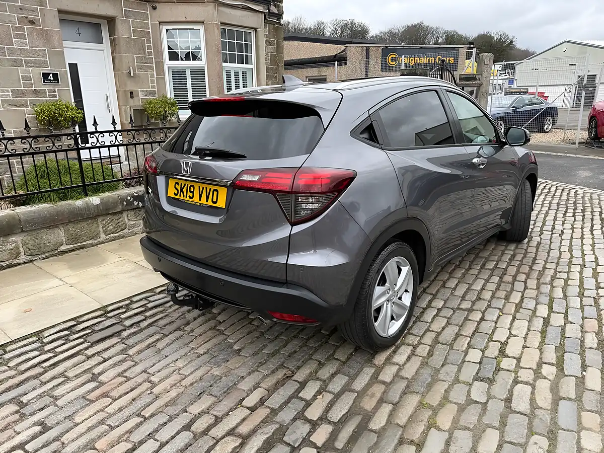 Used 2019 Honda Hr-V Ex Platinum Grey - Interior and Exterior details 13