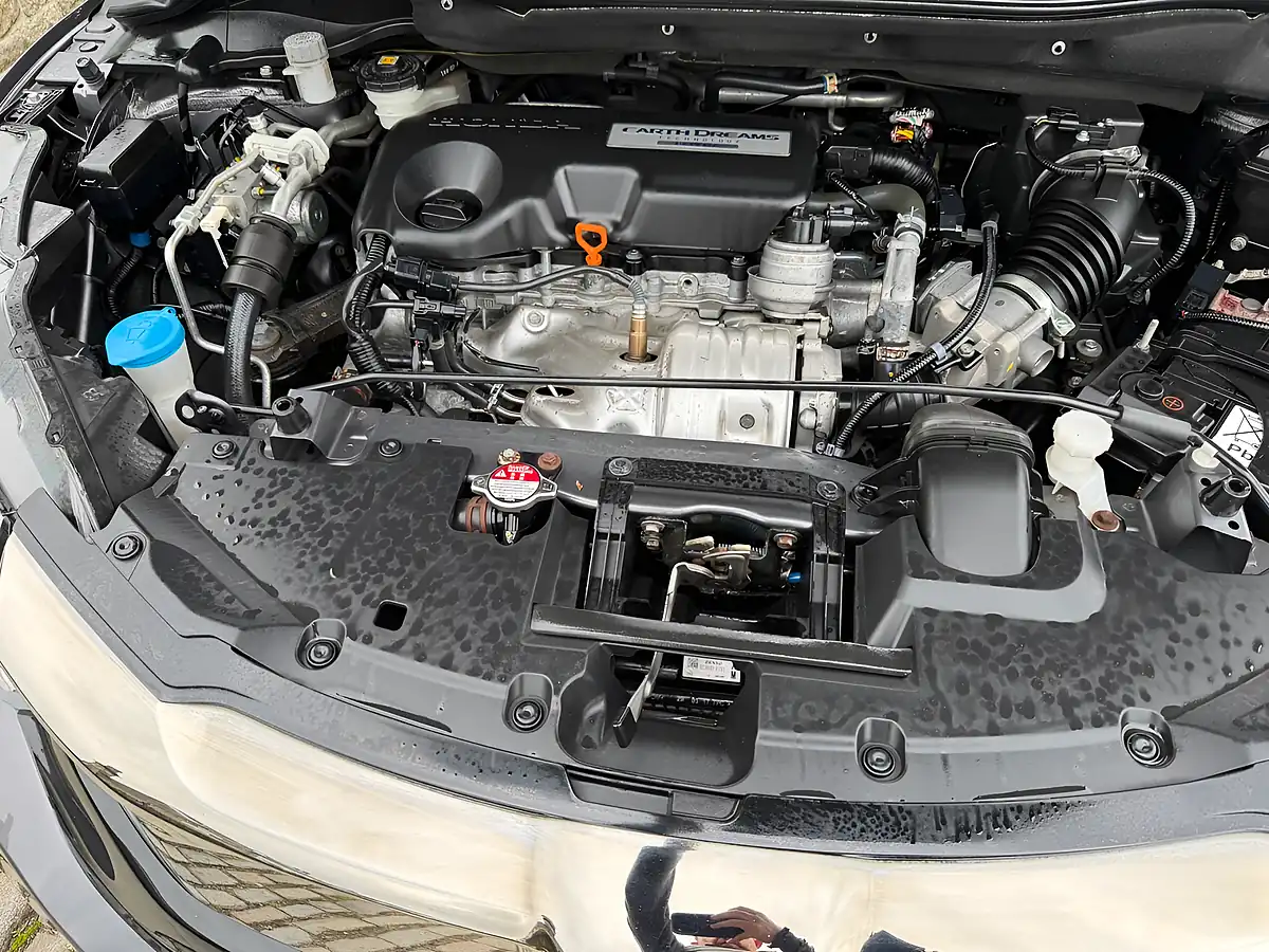 Used 2019 Honda Hr-V Ex Platinum Grey - Interior and Exterior details 17