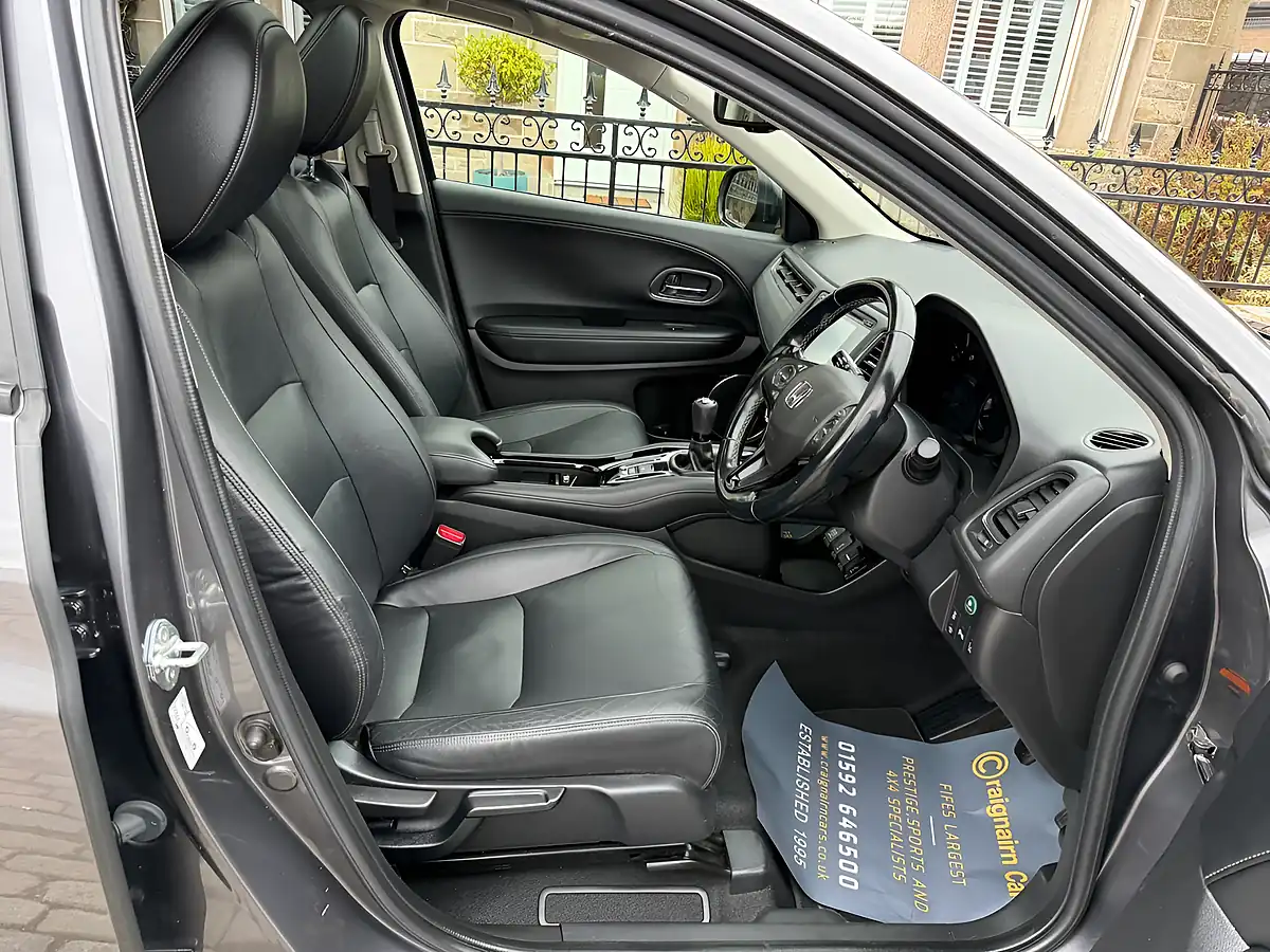 Used 2019 Honda Hr-V Ex Platinum Grey - Interior and Exterior details 2