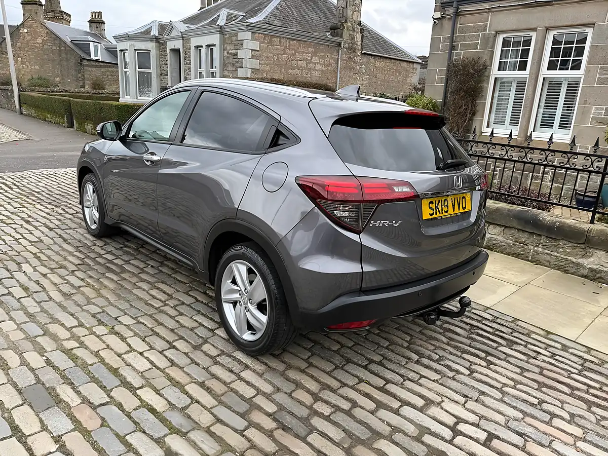 Used 2019 Honda Hr-V Ex Platinum Grey - Interior and Exterior details 7