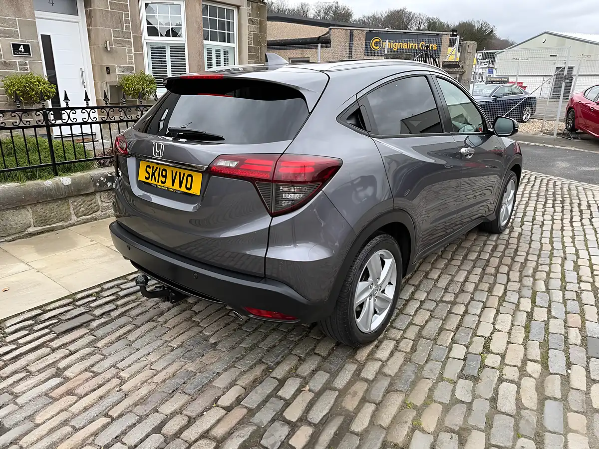 Used 2019 Honda Hr-V Ex Platinum Grey - Interior and Exterior details 8